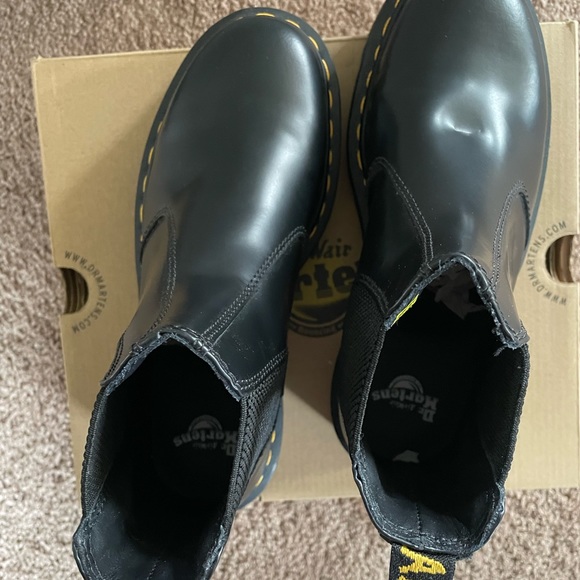 ❗️SOLD❗️Women’s platform Dr. Marten Chelsea Boot size 7 - Picture 5 of 12